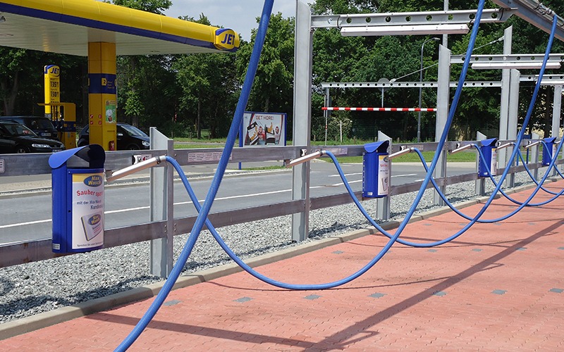 Bild: Capital-Papierkörbe an einer Waschanlage