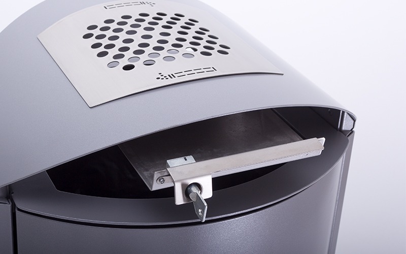 Bild: Nahaufnahme eines integrierten Aschenbechers 