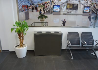 Elegance3-Behälter in einem Wartezimmer