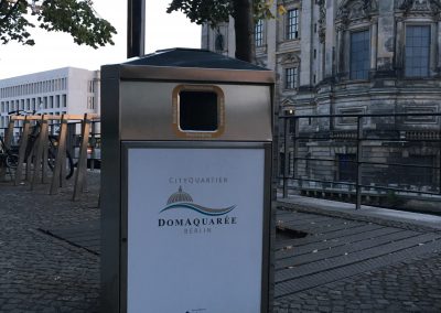 Original-Behälter am Dom Aquaree berlin