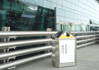 Original-Müllcontainer am Hamad International Airport