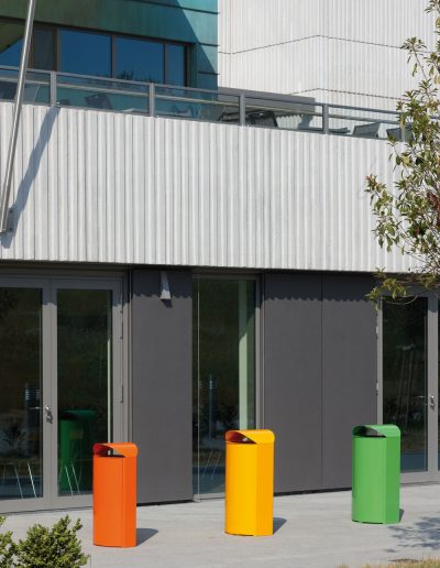 Farbige Behälter der Capital-Serie